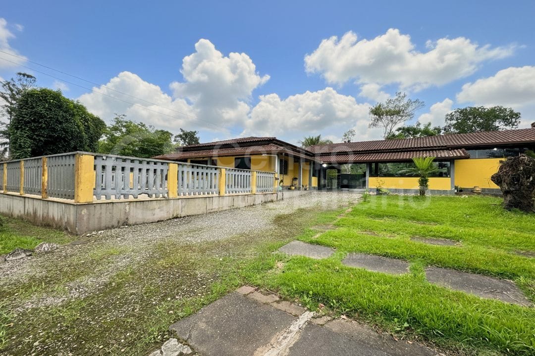 Casa à venda no bairro Chácaras Tamoio, foto 1